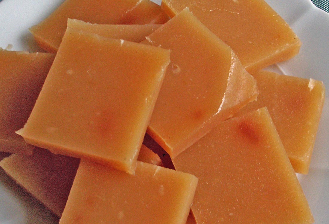 Recept na halvu z jablek, rozinek a ořechů