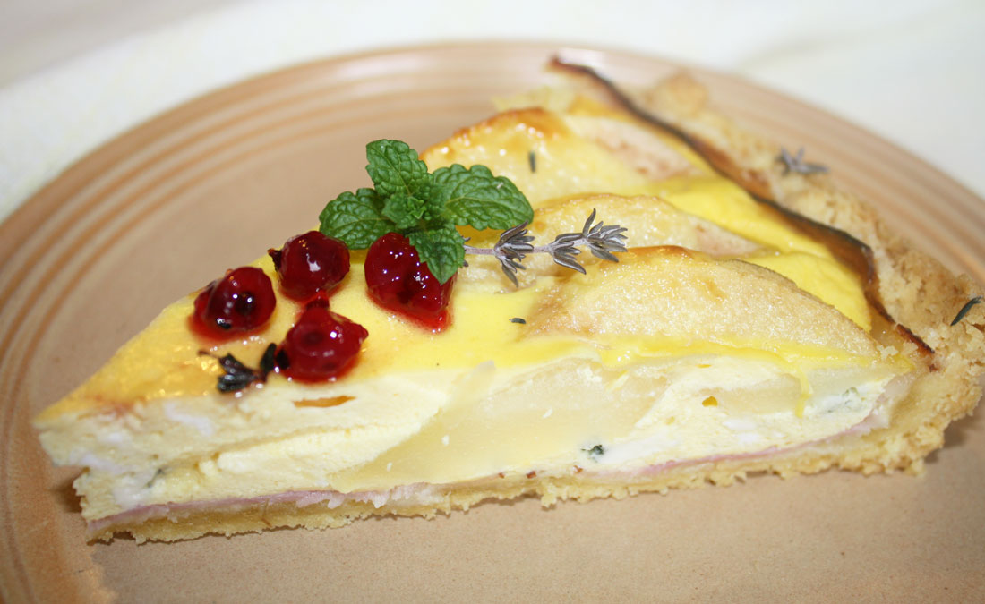 Hruškový koláč s nivou z francouzské rodiny quiche