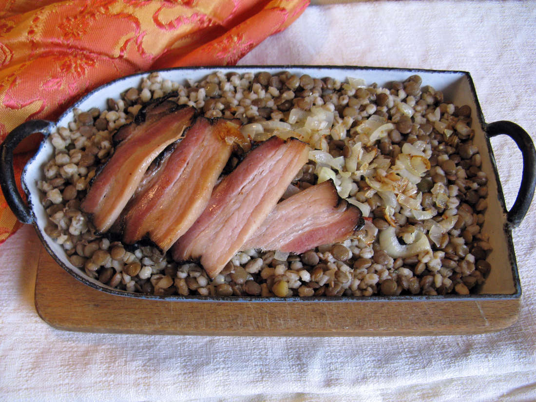 Kočičí tanec: čočka s kroupami a slaninou Recept na kočičí tanec