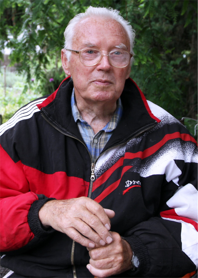 Václav Kefurt se v padesátých letech vyučil v zahradnictví na Pražském hradě a pracoval tam desítky let až do seniorského věku Zahradník Václav Kefurt
