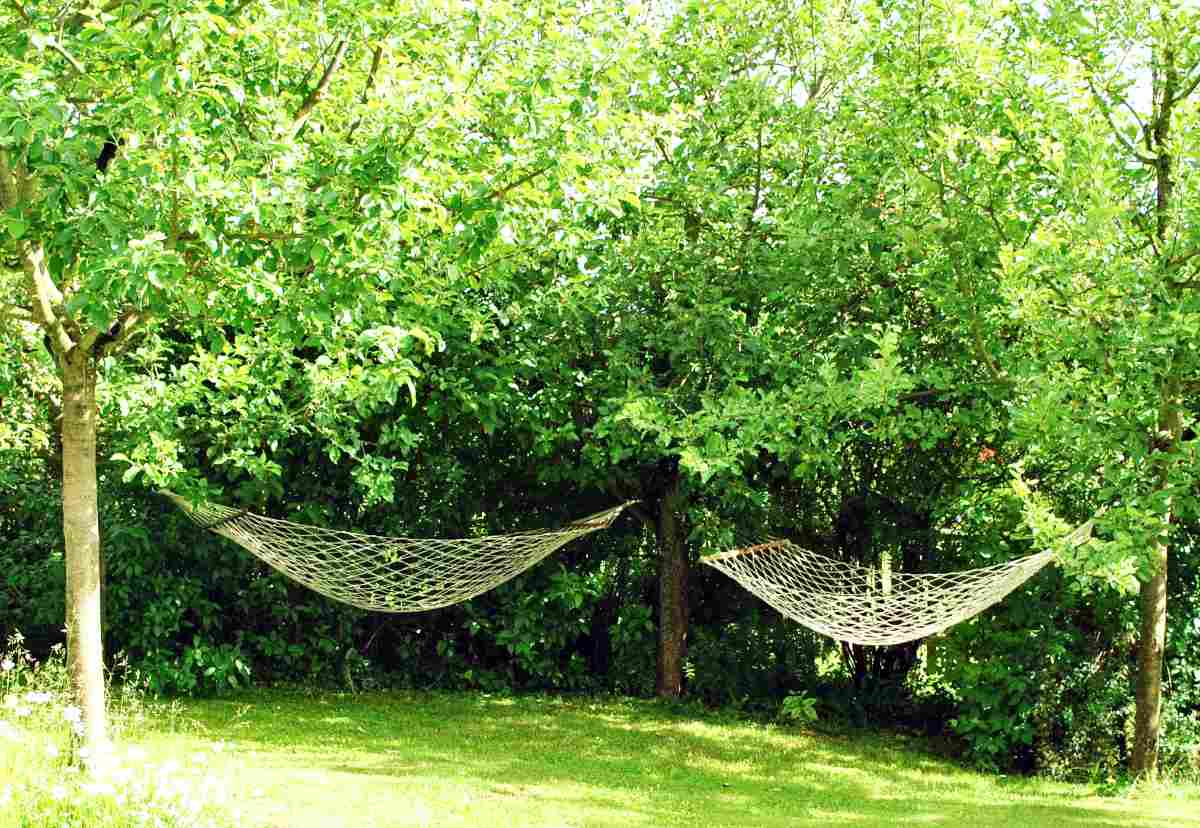 Na zahradu stačí napnout sítě a místo pro relax je hotové