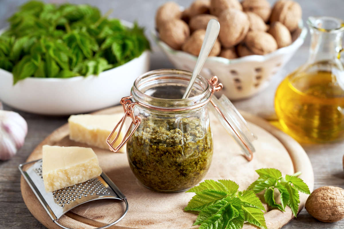 Domácí pesto z listů bršlice Bršlice v kuchyni