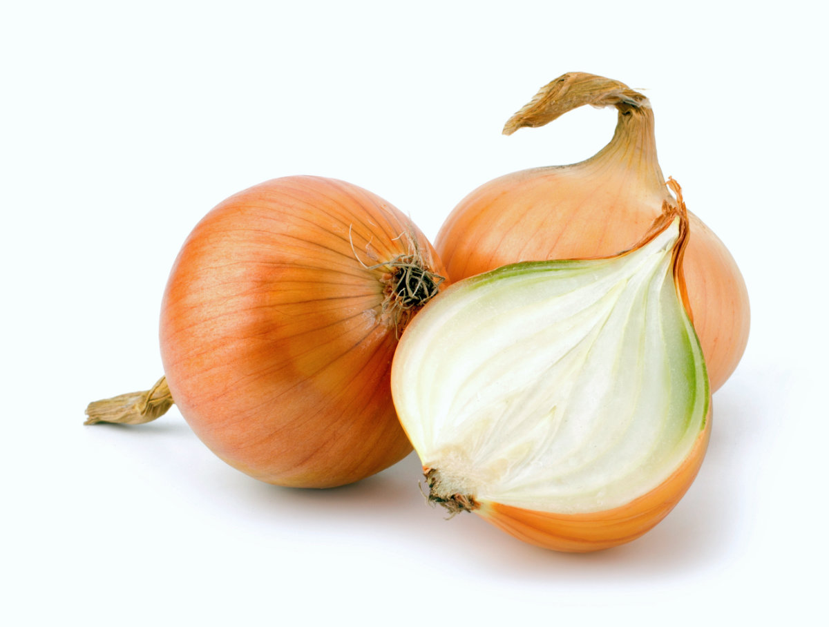 Vitamin C, minerály, silice, to jsou přednosti cibule; foto Shutterstock Nejen šípky, ale také cibule je tradiční obrana proti nachlazení a infekci