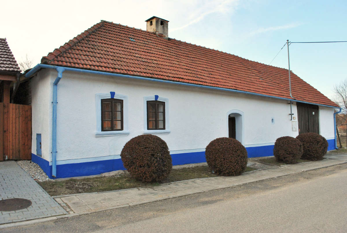 Původní stav aktuální stav předzahrádky před realizací projektu