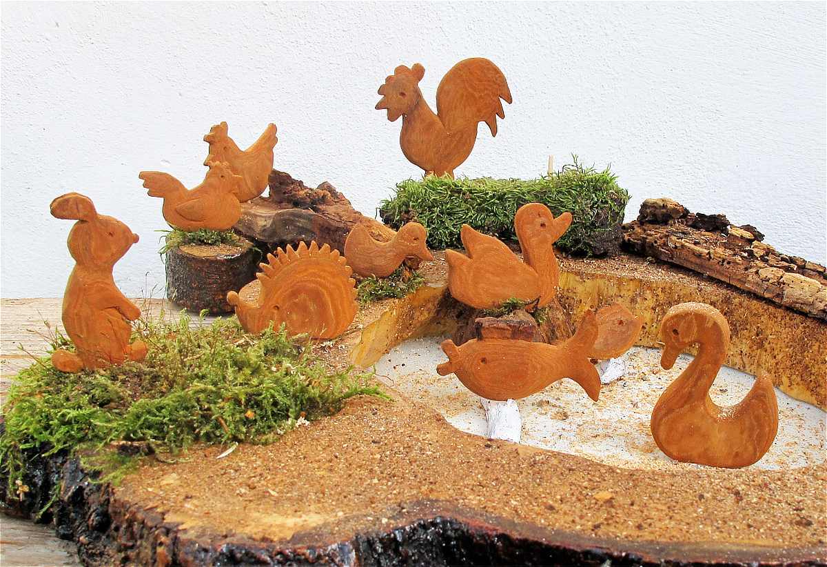 Ozdoby vyřezávané z kůry Miniatury zvířátek
