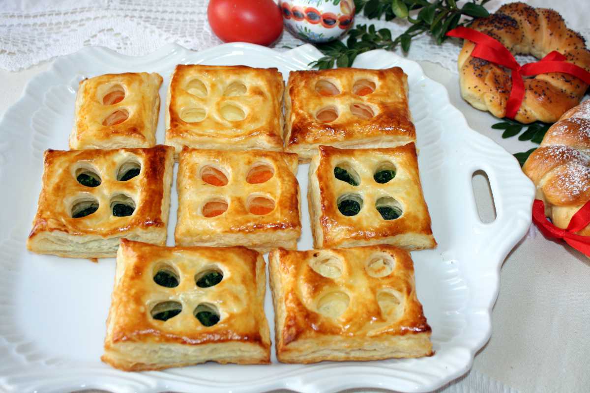 Slaná varianta se špenátovou, mrkvovou a sýrovou náplní Slané velikonoční pečení