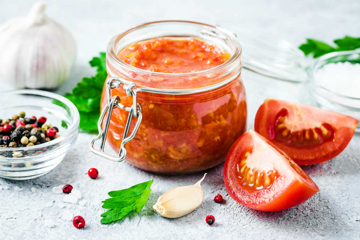 Rajčatovo česnekové chutney česneková omáčka