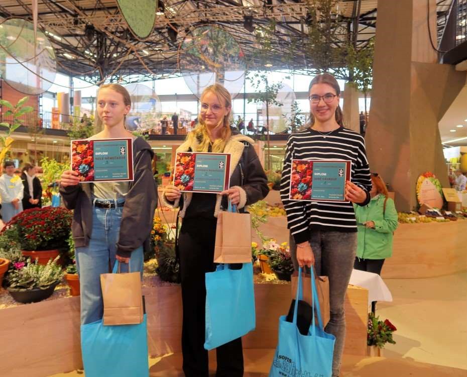 Nejlepší floristky v juniorské kategorii Nela Němečková, Štěpánka Řezníčková, Jana Vávrová (zleva) Nejlepší floristky v juniorské kategorii Nela Němečková, Štěpánka Řezníčková, Jana Vávrová (zleva)